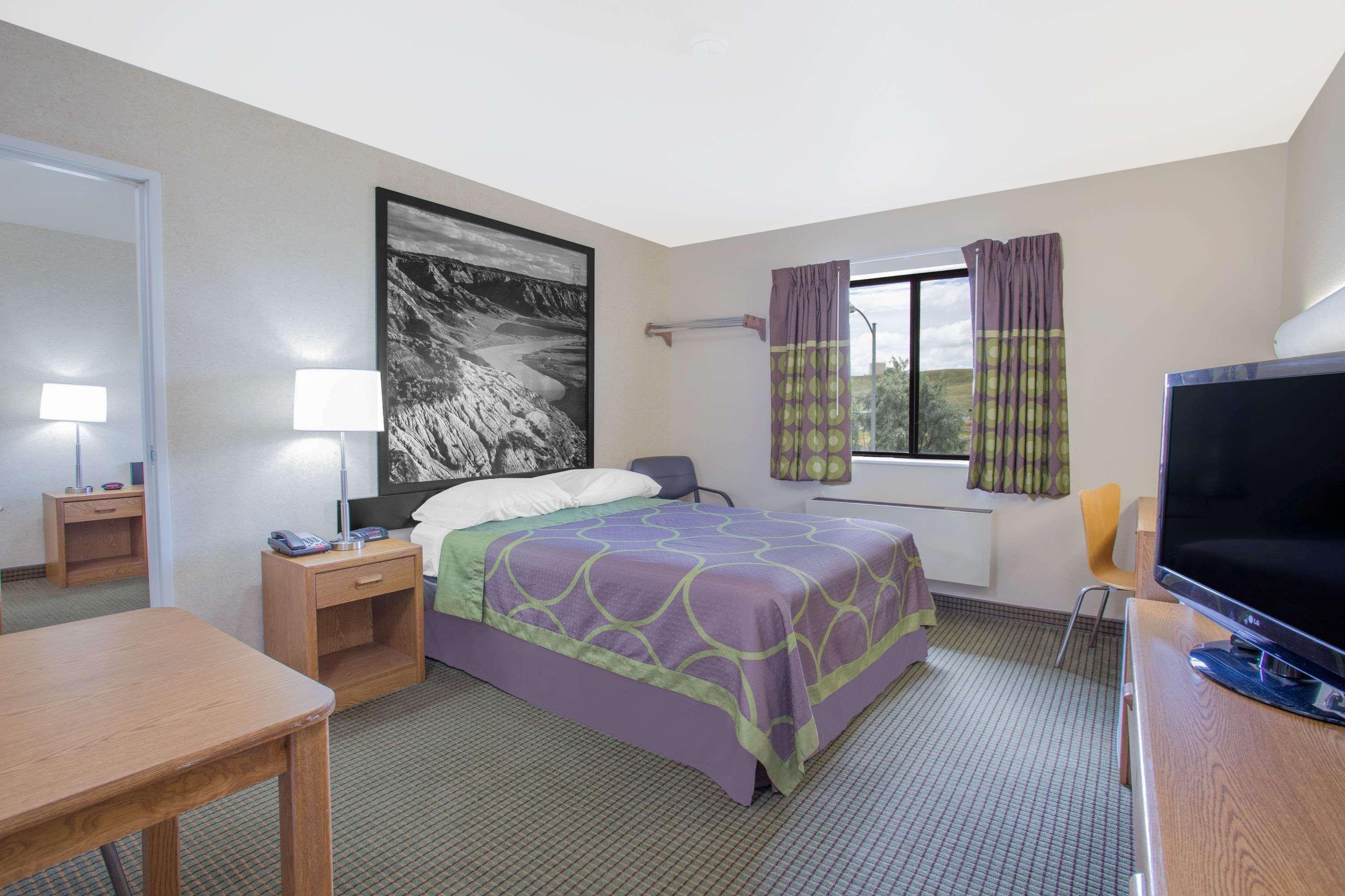 Super 8 by Wyndham Havre Hotell Exteriör bild